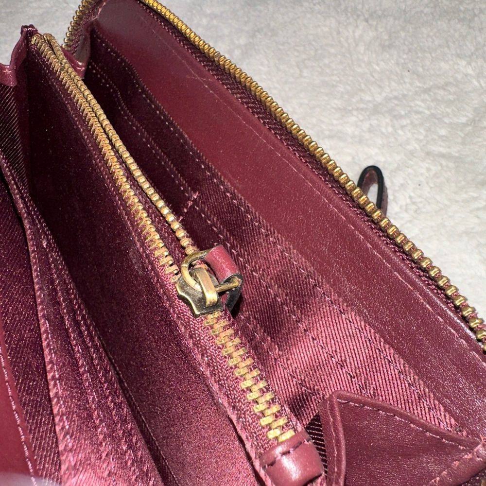 GH Bass Burgundy Leather Wristlet Wallet - Picture 3 of 6
